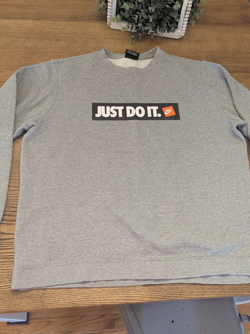 EUC Nike Mens XL Just Do It Graphic Crewneck Sweatshirt Gray